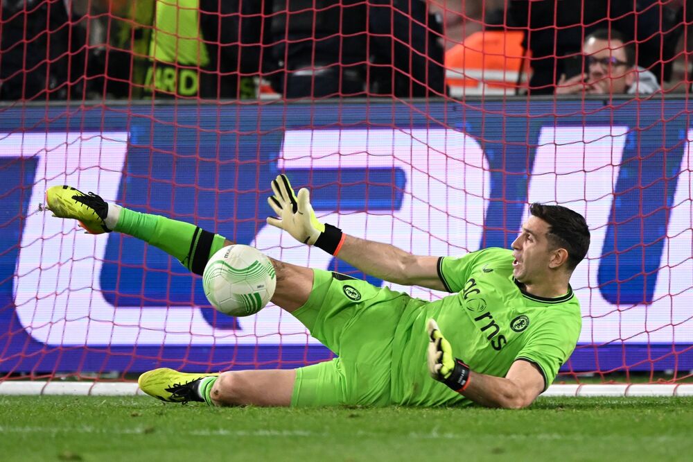 Trenutak kada je Emilijano Martinez odbranio penal Benjaminu Andreu