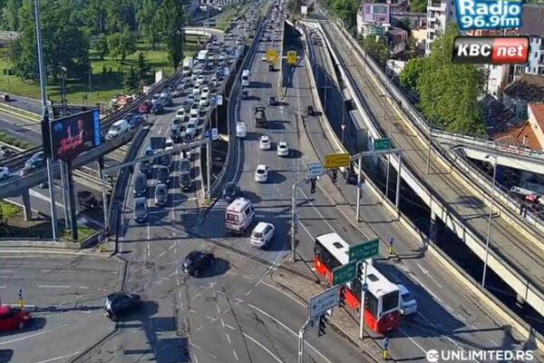 KRKLJANAC NA AUTOKOMANDI, KOLONE I NA MOSTOVIMA: Poslednjeg dana sedmice KOLAPS na putevima, ove delove IZBEGAVAJTE