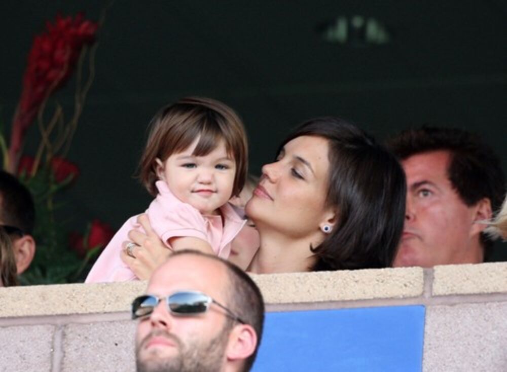 Suri je dobro samo sa mamom