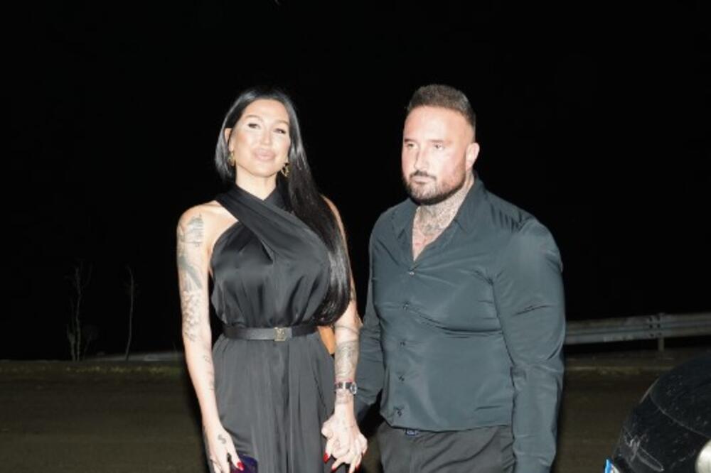 TIJANA AJFON ZABLISTALA NA SVADBI BORE I MILICE: Svi pričaju o NJENOM STAJLINGU, a tek da joj vidite DEČKA...