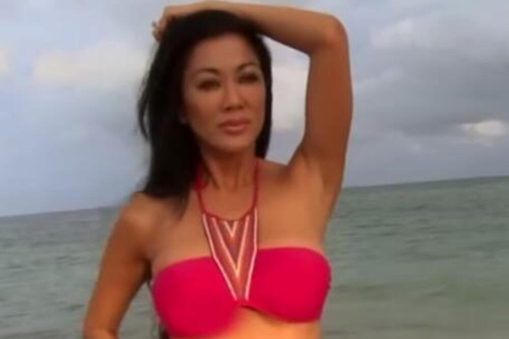 PLASTIČNI HIRURG IZOPERISAO DO BESVESTI SOPSTVENU ŽENU: Izgledala kao MANEKENKA, a sad je ispala OVAKVA (VIDEO)