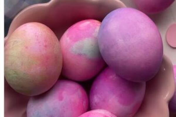 OVOM TEHNIKOM FARBANJA JAJA ĆETE DOBITI MERMERNI EFEKAT: Nikad LEPŠE vam neće ispasti, biće kao za IZLOGA