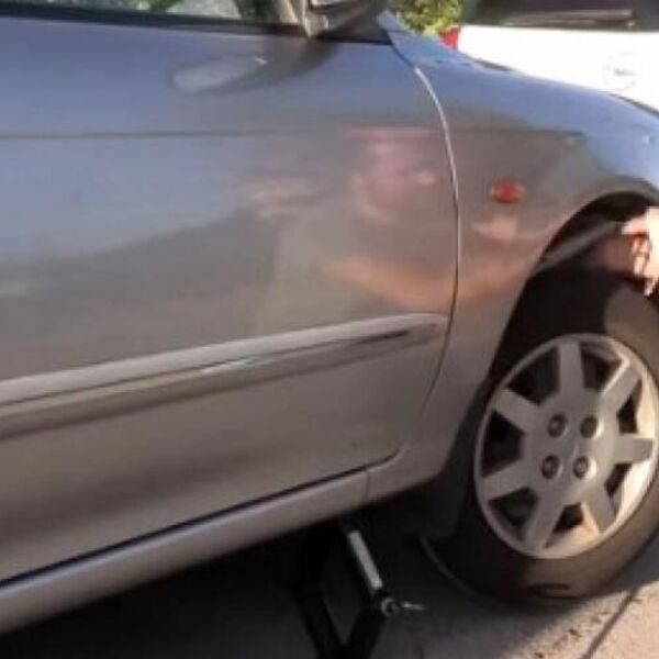 OVO VAS MOŽE SPASITI AKO VAM AUTO STANE NASRED PUTA: Trebalo bi da imate samo uže, obavezno pogledajte! (VIDEO)