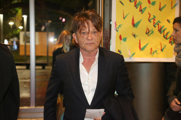 TAŠTA DRAGANA BJELOGLIĆA JE OVA VANSERIJSKA GOSPOĐA: Izgleda bukvalno KRALJEVSKI, dokaz da su godine NEBITNE