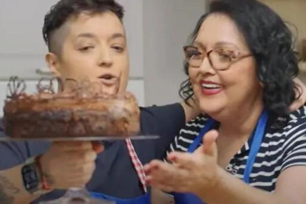 MARIJA I VERICA ŠERIFOVIĆ POKAZALE KAKO PRAVE NAJBOLJU USKRŠNJU TORTU: Snimak svi dele, MAJKA I ĆERKA na delu