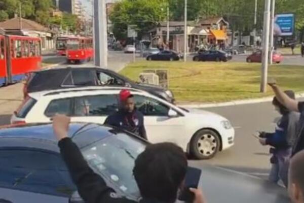 KANGA UPAO U PROBLEM SA POLICIJOM: Totalni haos pred 173. večiti derbi! (VIDEO)