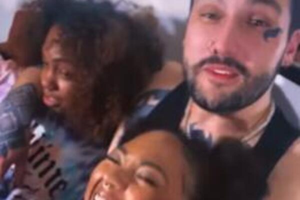 MUZIČAR ŽIVI U HAREMU SA 7 ŽENA, OVO PRAVILO SVAKA MORA DA ISPUNI: Sve moraju biti BISE*SUALNE, a u krevetu...