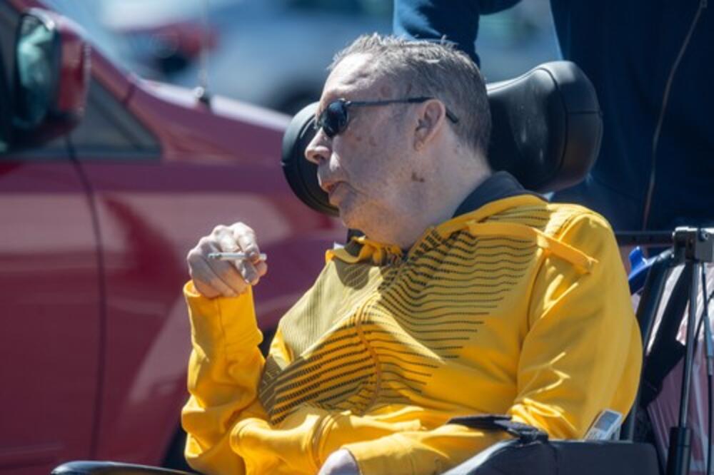 OBELEŽIO JE JEDNO VREME, A SADA JE U INVALIDSKIM KOLICIMA: Glumac je danas NEPREPOZNATLJIV, veoma potresan PRIZOR