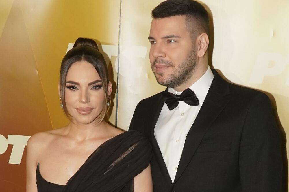 "BILI SMO U KREVETU, MAZILI SMO SE..." Izneo ŠOK DETALJE iz POSTELJE: U OVOME ih je prekinula NOVINARKA, a onda...