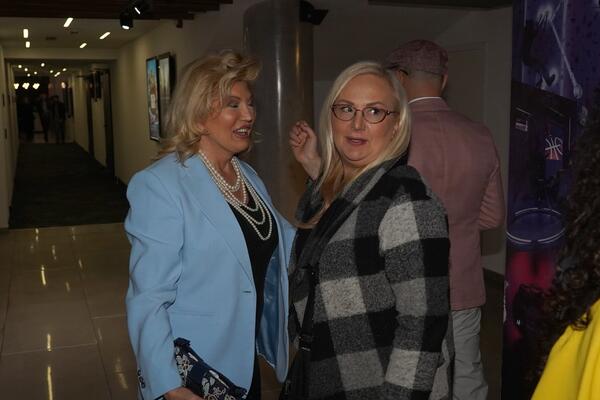 SUZANA MANČIĆ PRVI PUT U JAVNOSTI NAKON OPERACIJE KAPAKA: Konačno smo u prilici da je vidimo, o njoj BRUJI CEO GRAD