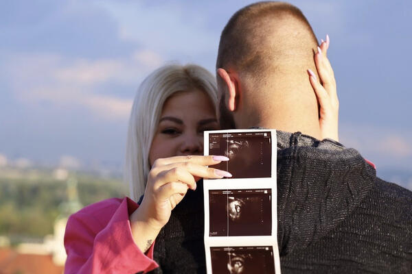 TRUDNA POZNATA SRPKINJA KOJA JE PROŽIVELA PAKAO SA BIVŠIM: Influenserka sada čeka bebu sa DRUGIM i SIJA OD SREĆE