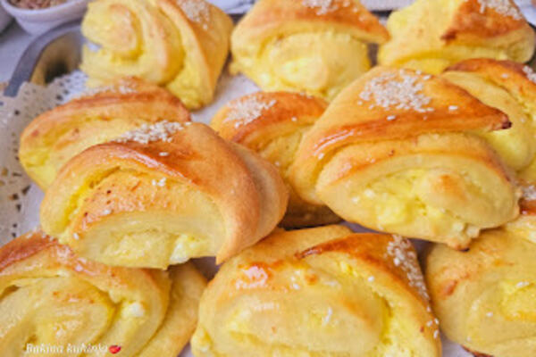 RASCVETANE KUPUS KIFLICE SU BAKIN SPECIJALITET! Ovako ih ona pravi da unutra budu MEKE KAO PENA