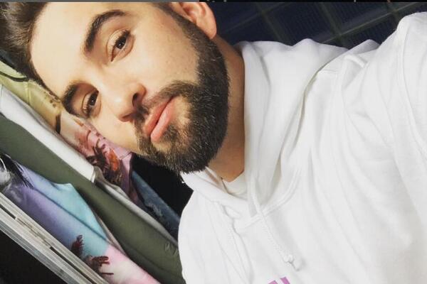 POZNATI PEVAČ ŽIVOTNO UGROŽEN: Lekari se bore ZA NJEGOV ŽIVOT, ovo su detalji