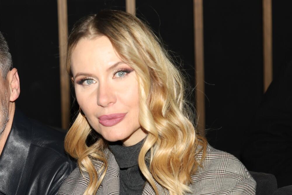 ŽENO, JESI LI OVO STVARNO TI? Biljana Obradović NEPREPOZNATLJIVA: Da ste je sreli na ULICI samo biste PROŠLI PORED