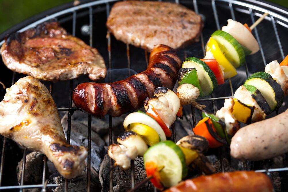 Da li meso sa roštilja može da izazove rak? Ove navike vas mogu koštati zdravlja, 1 nemojte raditi ni za živu glavu