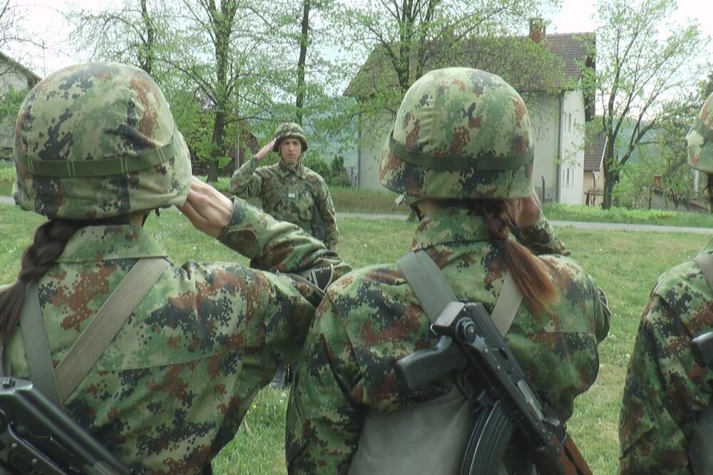 KRISTINA I MILICA IMAJU DRUGAČIJI SAN OD VEĆINE DEVOJAKA: Na putu do podoficirskog čina čeka ih TEŽAK ZADATAK!