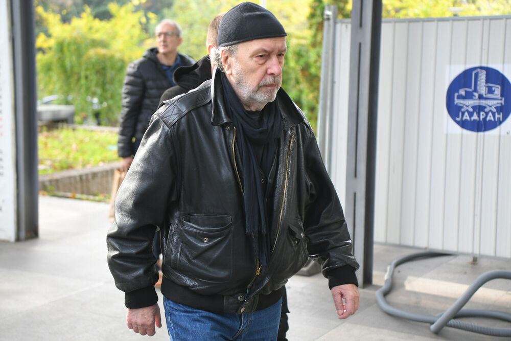 Ljudi koji ga poznaju kažu da je veoma tih, povučen i da ne voli da se ističe