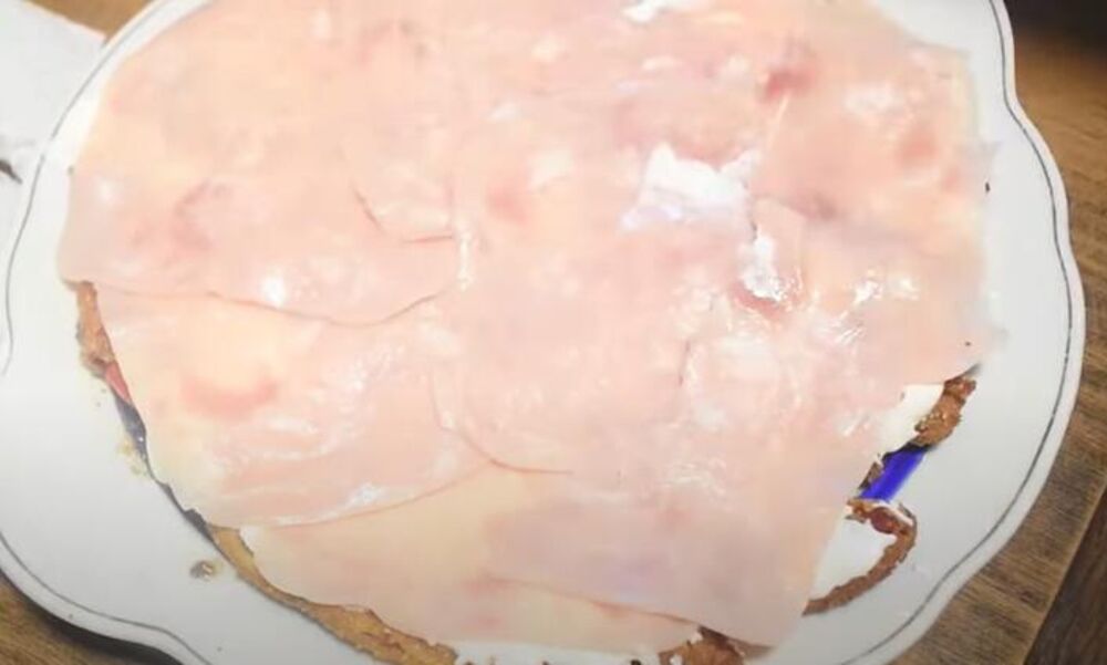 Filovanje slane torte od pečenih paprika