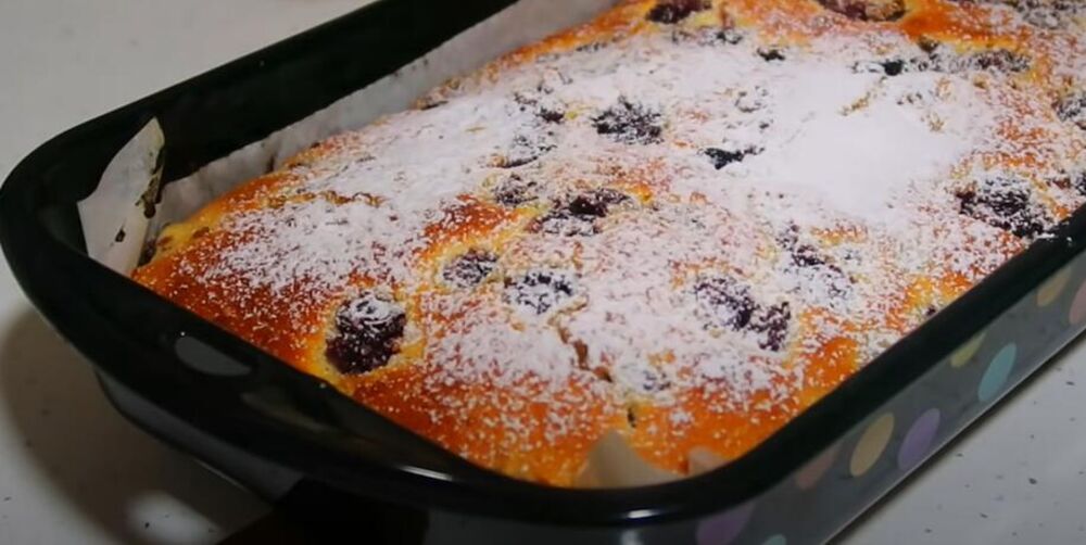 Kolač sa višnjama na čaše u plehu