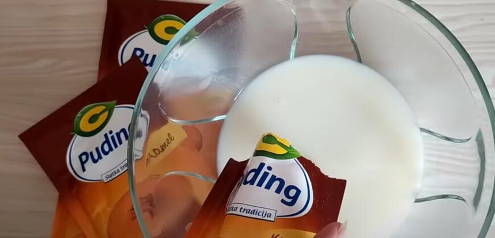 Puding i mleko u činiji