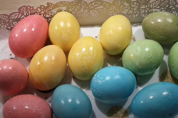 EVO KAKO DA OFARBATE JAJA U NEŽNE PASTELNE BOJE: Efekat će vas zaseniti - najbolja tehnika za sve domaćice