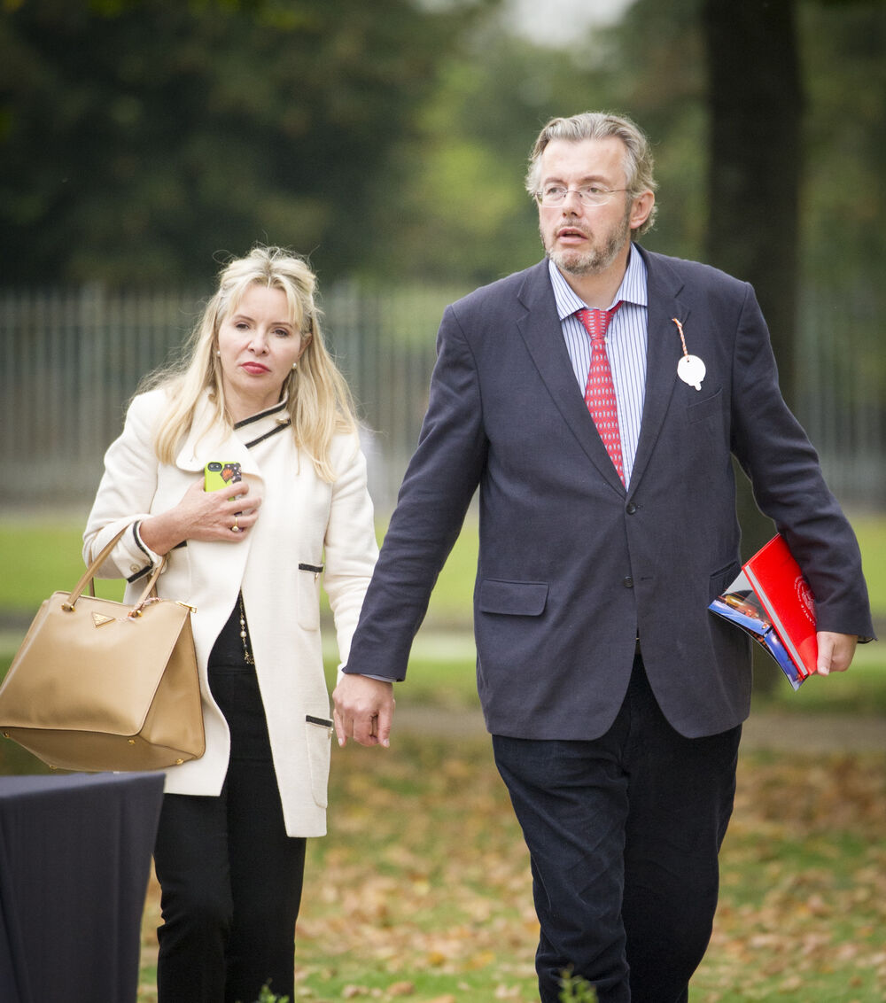 Hansa Rauzing, Džulija Delves Broton