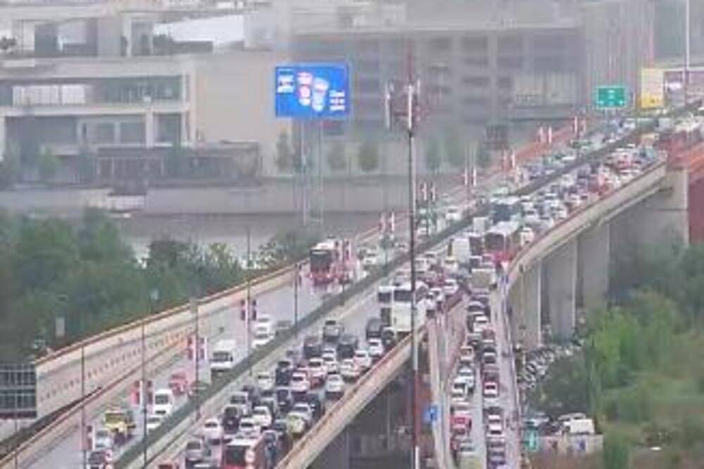 Danas je već kolaps u saobraćaju nego u ponedeljak i to iz 1 razloga: Spremite čelične živce, evo gde je najgore!