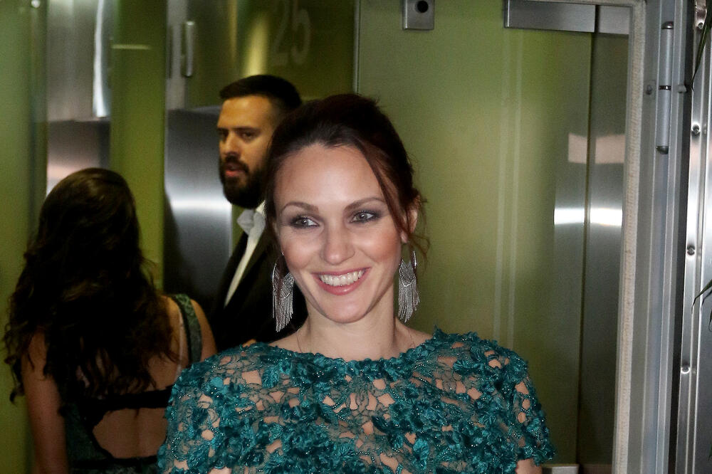 O NJENOM MUŽU OVIH DANA SVI PRIČAJU, A O BOJANI BAROVIĆ OVO NISTE ZNALI: Na ovome mnogi mogu samo da joj ZAVIDE