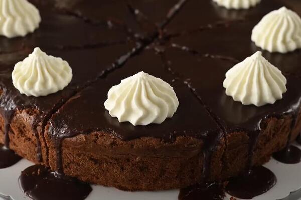 NAJLEPŠA POSLASTICA SA ČOKOLADOM KOJA BRZINSKI NESTAJE SA TACNE: "Saher" torta - originalna receptura za Uskrs