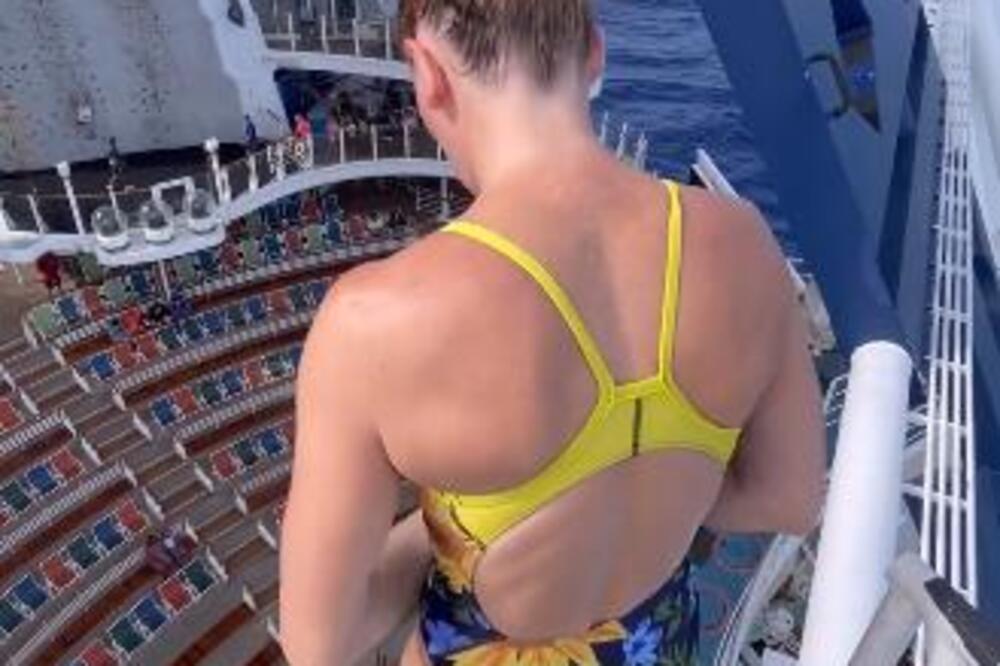 SKOČILA JE U BAZEN SA NAJVEĆE MOGUĆE VISINE: Prevrnuće vam se želudac na snimak, OVO NIJE ZA SVAKOGA (VIDEO)