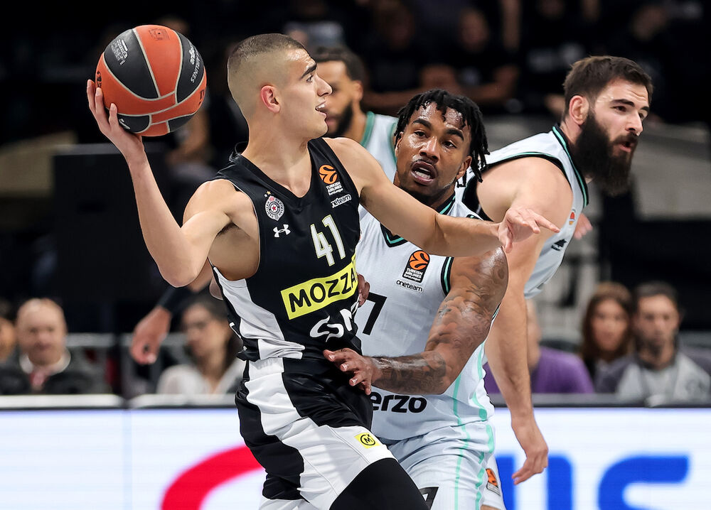 Jam Madar dok je nosio dres Partizana