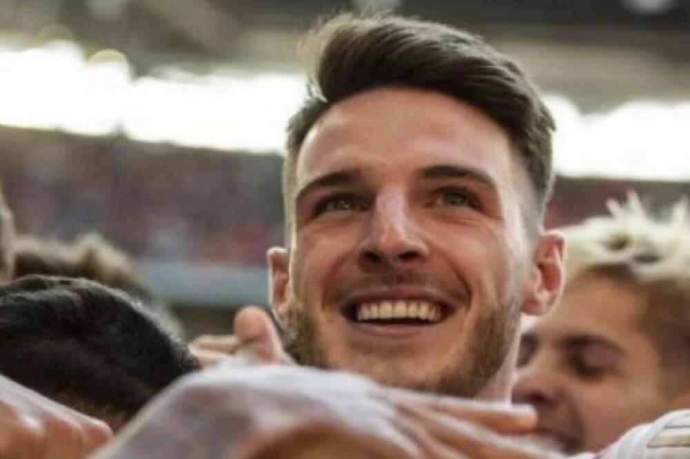 DEVOJKA POZNATOG FUDBALERA MALTRETIRANA DO BESVESTI: Konačno je izbrisala SVE FOTOGRAFIJE nakon što su je ISMEVALI