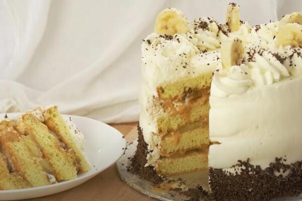 OSVEŽAVAJUĆA KREMASTA TORTA SA BANANAMA - IDEALNA ZA 1. MAJ: Sprema se 15 minuta, savršena za dezert nakon roštilja