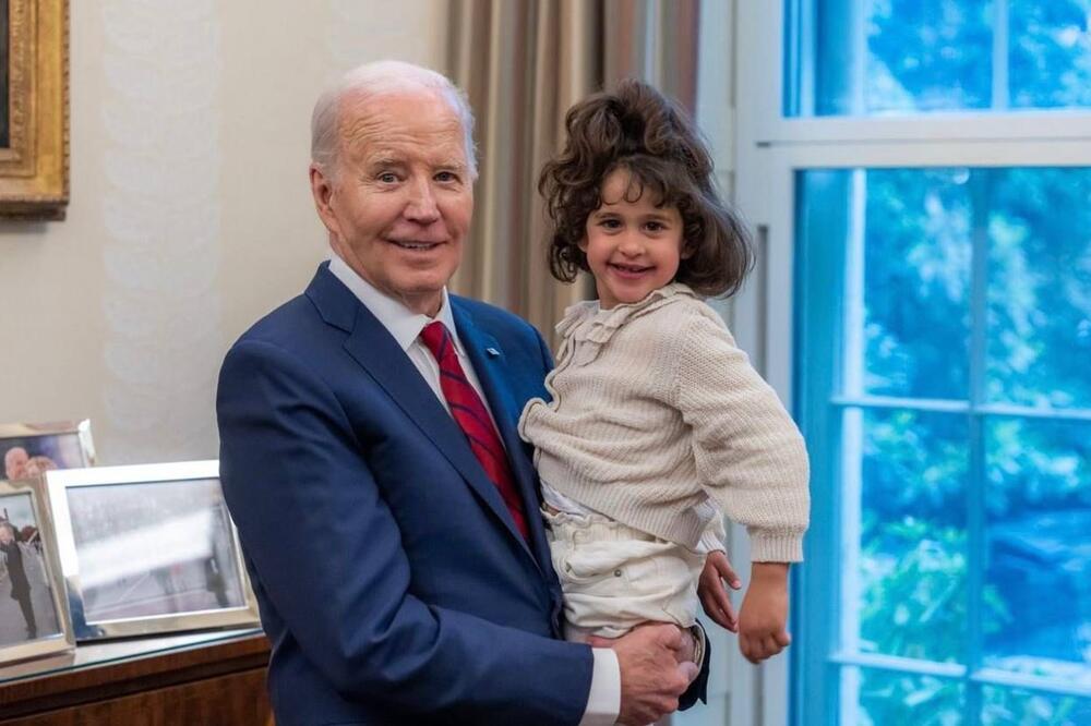 OTAC JOJ JE UBIJEN DOK MU JE BILA U NARUČJU, PUZILA PORED NJEGOVOG TELA: Strašna sudbina devojčice