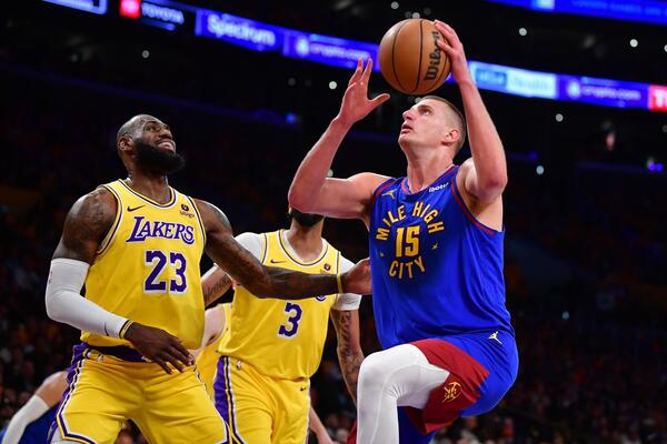 DENVER PONOVO SPREMIO "METLU" ZA LEJKERSE! Jokić nadomak tripl-dabla u Los Anđelesu (VIDEO/FOTO)