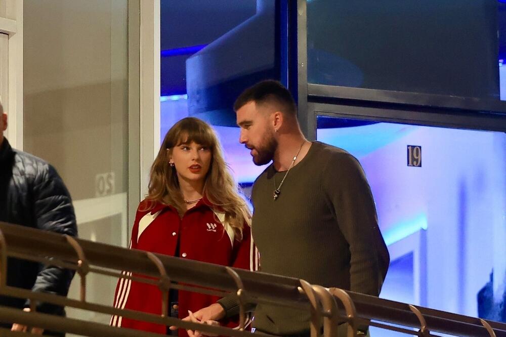 SAMO DA NE UREKNE NEKO: Pevačica konačno našla DEČKA, a sad se boji da će ga neko UKRASTI? Postaje NERVOZNA, AU BRE