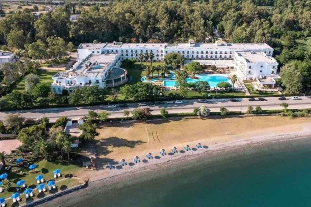 Luksuzni hoteli Grčke po sniženim cenama. Agencija Travelland radi za vas i u nedelju!