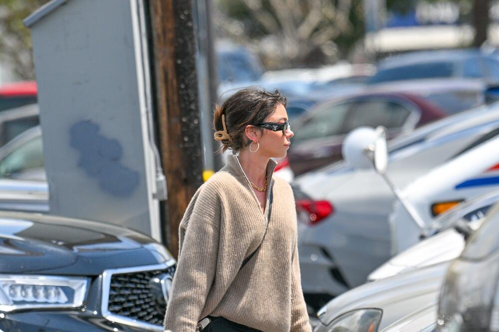 DA STE JE SRELI NA ULICI SAMO BISTE PROŠLI PORED NJE: Navikli smo na SKOCKANU Saru, a sad je kao prava DOMAĆICA