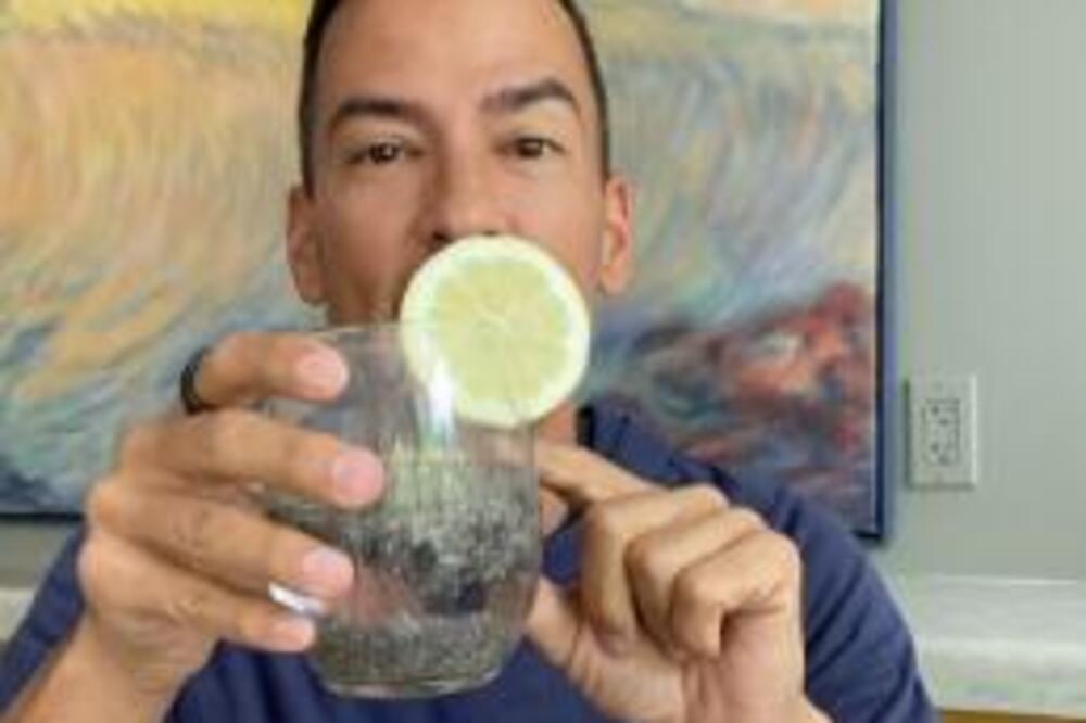 OVAJ NAPITAK ZOVU "UNUTRAŠNJI TUŠ" JER NAJBOLJE ČISTI CREVA: Doktor objasnio kako radi, izneverovaćete (VIDEO)