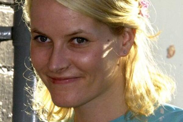 Skandalčina u kraljevskoj porodici: Napao plejboj zečicu, pa ide u zatvor?!