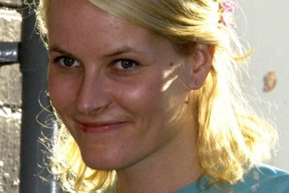 Skandalčina u kraljevskoj porodici: Napao plejboj zečicu, pa ide u zatvor?!