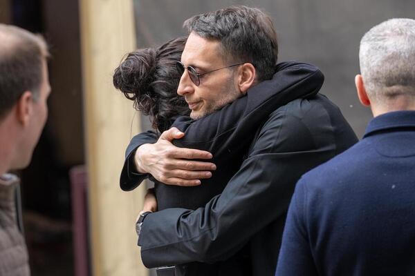 NA GROBLJE STIGAO OGNJEN JANKOVIĆ SA DEVOJKOM MILENOM RADULOVIĆ: Reper SLOMLJEN zbog SMRTI bivše žene, TUŽNA SCENA