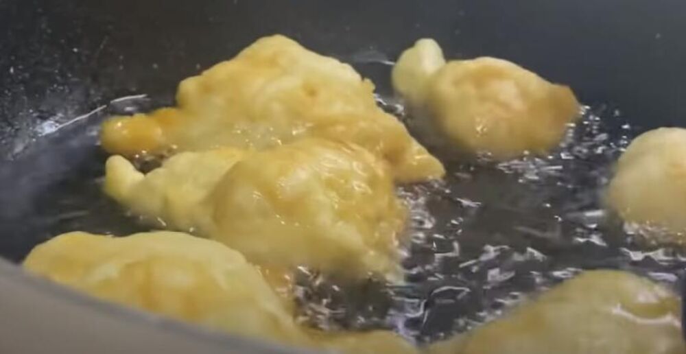 Prženje posnih uštipaka od 3 sastojka