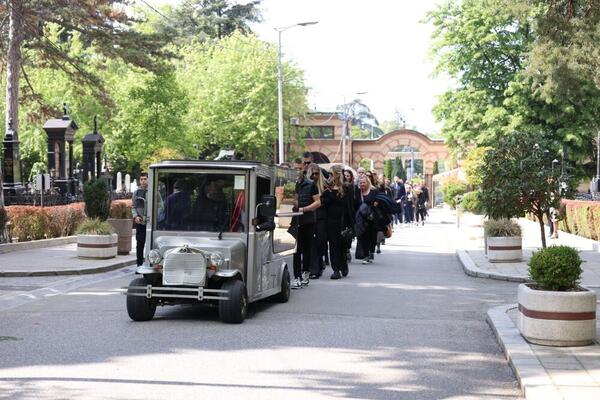 "TUGU KOJU OSEĆAMO JE IZRAZ NAŠE LJUBAVI..." Oproštajni govor Sveštenika Ilariona RASPLAKAO SVE, ove reči BAŠ BOLE
