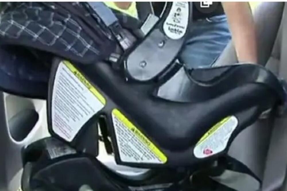 KAKVA HORORČINA: Tata je slučajno primetio da se u bebinom sedištu krije nešto UŽASNO, samo se migoljilo (FOTO)