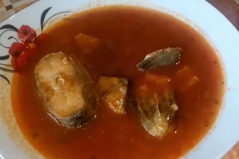 NAJBOLJA RIBLJA ČORBA NA CELOM SVETU: Krupni KOMADI ŠARANA su toliko sočni da ćete je stalno SPREMATI OVAKO