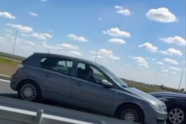 IZAŠAO IZ KRUŽNOG TOKA U SUPROTNI SMER PA NASTAVIO DA VOZI: Snimak šokantne scene zapanjio Srbiju (VIDEO)