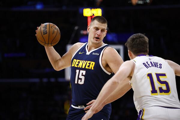 LEJKERSI IZBEGLI "METLU" POSLE 11 PORAZA ZAREDOM OD DENVERA! Tripl-dabl Jokić nije mogao sam (VIDEO/FOTO)