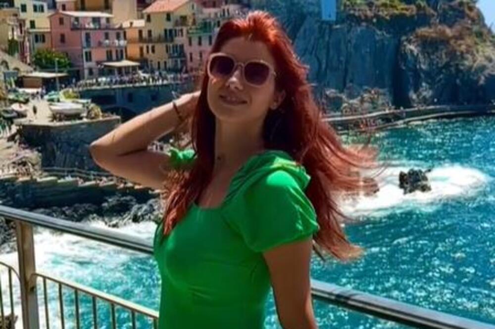 UDALA SE POZNATA PEVAČICA: Blistala je u PRELEPOJ VENČANICI, kadrovi PRVOG PLESA će vas RAZNEŽITI