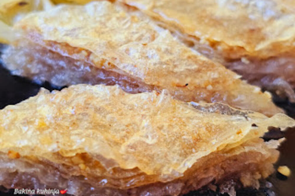 BAKIN RECEPT ZA STARINSKU BAKLAVU SA ORASIMA: Morate da je probate, toliko je SOČNA da će vam krenuti VODA NA USTA